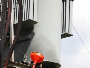 Mladíci kradli olej z transformátorů. Foto: Policie ČR