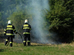 Pozor, kam házíte nedopalek! Riziko požárů stále stoupá