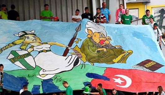 Transparent při utkání s Bohemians 1905. Foto: supporters.cz