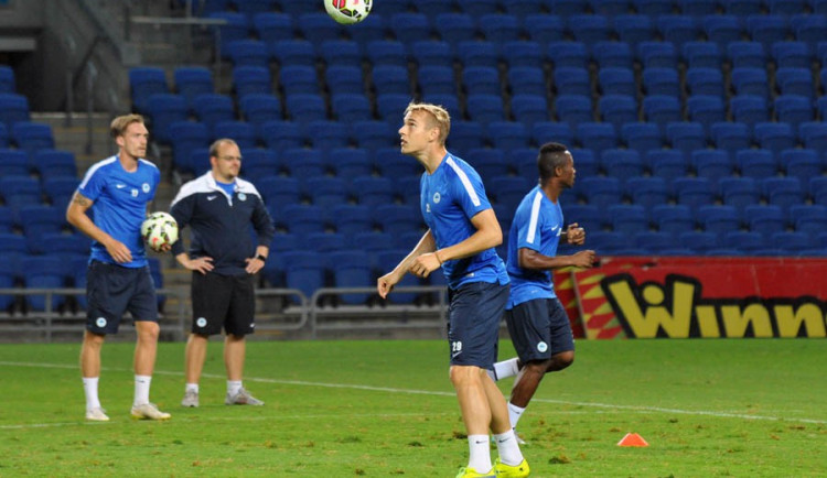 Slovan čeká odveta proti Šmoně. Hráče přivítá poloprázdný stadion. Foto: Jaroslav Appeltauer