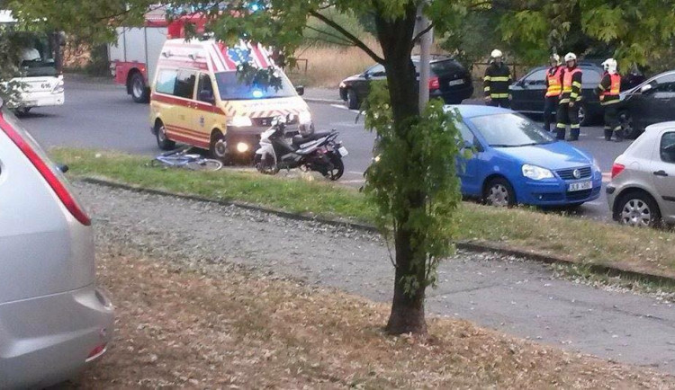 Nehoda v Dobiášově ulici. Foto: čtenář Drbny