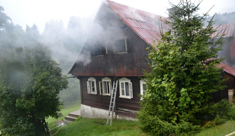 Blesk zapálil na Semilsku chalupu, škoda je za 750 tisíc