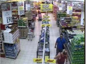 Poznáváte tohohle muže? Policie by si s ním ráda popovídala