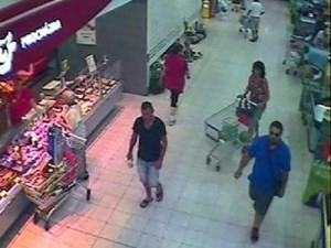 Poznáváte tohohle muže? Policie by si s ním ráda popovídala