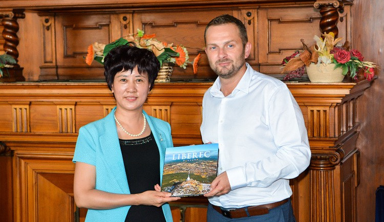 Liberec navštívila čínská delegace. V určitých oblastech se od sebe můžeme učit, řekla místostarostka metropole. Foto: Jan Král
