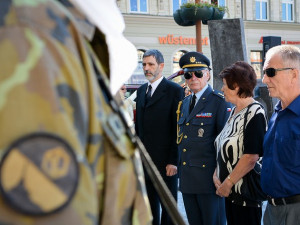 U pomníčku, který připomíná právě začátek okupace Československa, se ve čtvrtek sešly na dvě stovky lidí. „Sám patřím ke generaci, která 21. srpen 1968 nezažila, ale běhá mi mráz po zádech, když si uvědomím, že před sedmačtyřiceti lety Libercem projížděly