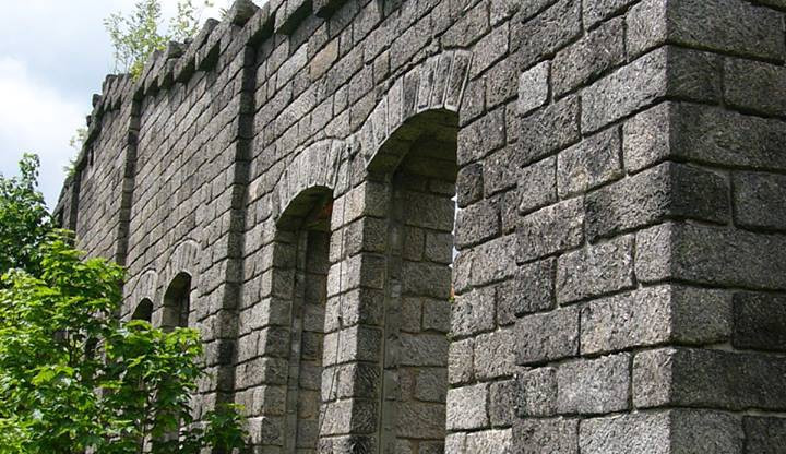 Torzo výtopny na nádraží v Kořenově získá původní podobu. Foto: Facebook