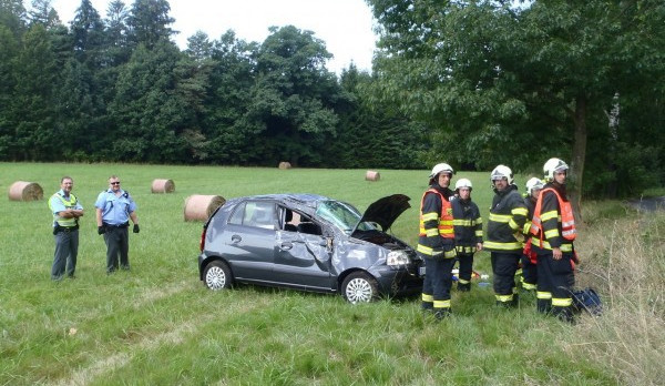U dopravní nehody za Frýdlantem zasahoval vrtulník
