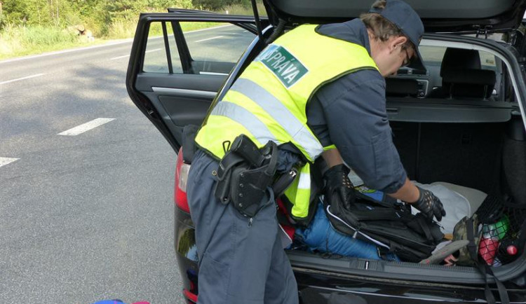 Od marihuany až po kokain. Celníci se na Mácháči činili. Foto: Celní správa