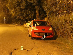 Řidička ujela od nehody, o kus dál převrátila auto na bok. Foto: Policie ČR