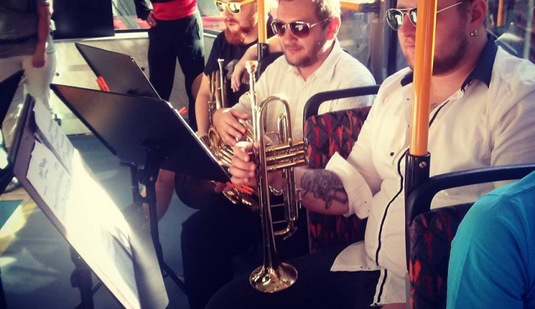 Divadlo F. X. Šaldy zahájilo sezonu jízdou tramvají