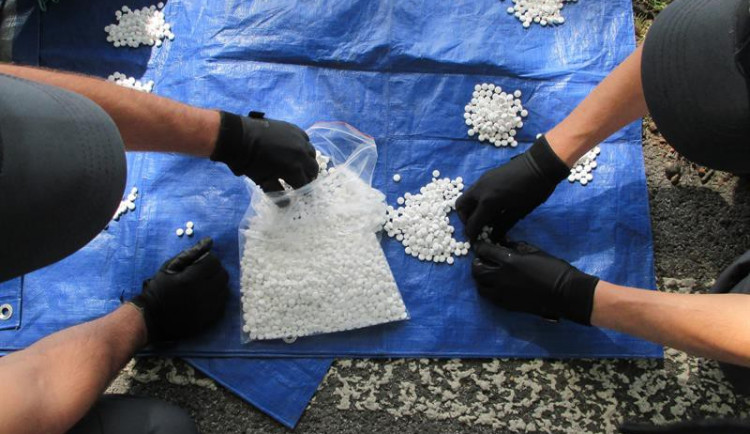 Celníci odhalili v Hrádku dalšího pašeráka léků. Foto: Celní správa