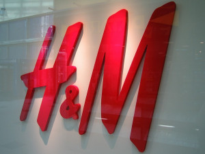 Online nákup u H&M - koupíte se slevou, vrátíte s poplatkem