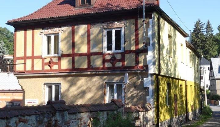 Snímek, na kterém je autodům z části zateplen. Foto: NPÚ