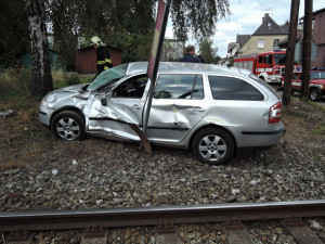 Řidič klikař. Ze střetu s vlakem vyvázl jen s lehkým zraněním