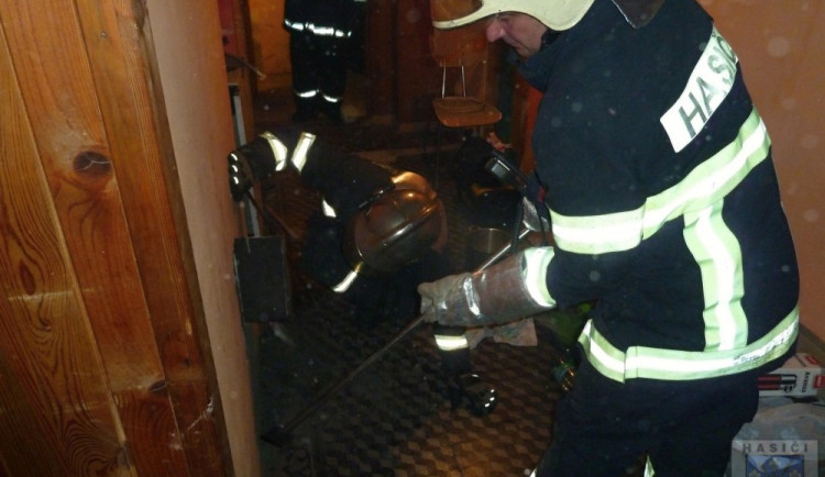 Požár v Uhelné. Foto: Hasiči Hrádek nad Nisou