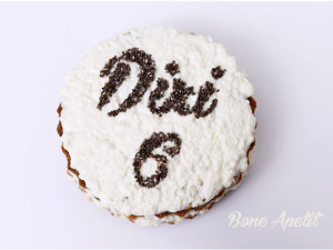 Lososový dort s nízkotučným sýrem a chia semínky.