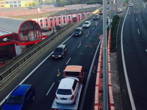 Provoz na průtahu blokuje od pondělního rána údržba tunelu