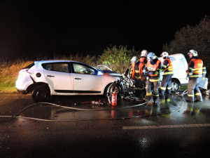 U Dolní Libchavy se střetlo několik aut, jeden člověk nepřežil. Foto: HZSLK
