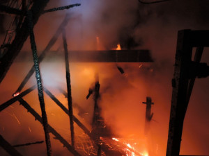 V Nedamově hořel dům, pět lidí uteklo před plameny. Foto: HZSLK