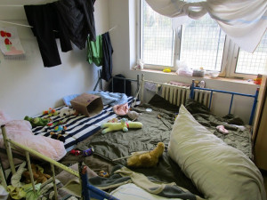 FOTO: Takhle žijí uprchlické děti v Bělé, podle ombudsmanky mají horší podmínky než vězni