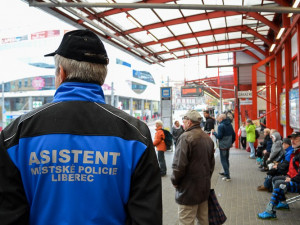 Strážníkům od září pomáhají asistenti z řad nezaměstnaných. Foto: Jan Vrabec
