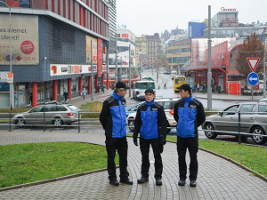 Strážníkům od září pomáhají asistenti z řad nezaměstnaných. Foto: Jan Vrabec