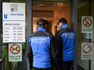 Strážníkům od září pomáhají asistenti z řad nezaměstnaných. Foto: Jan Vrabec