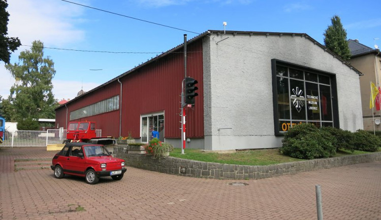 Do Technického muzea v Liberci dnes dorazily tři americké vozy