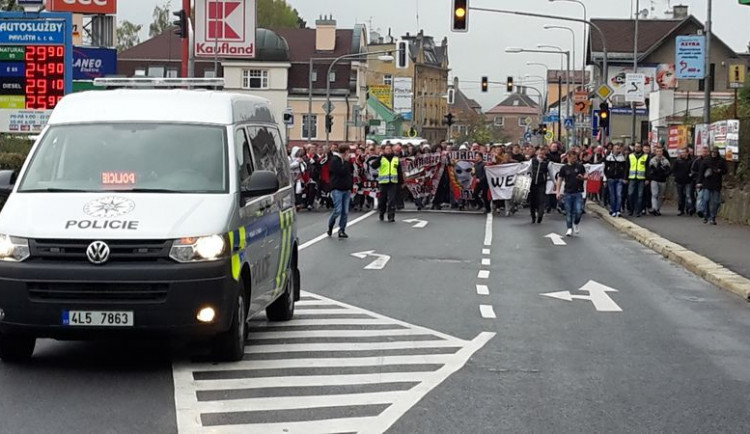 Fanoušci Slavie nepřidělali policistům v Jablonci příliš práce. Foto: Policie ČR