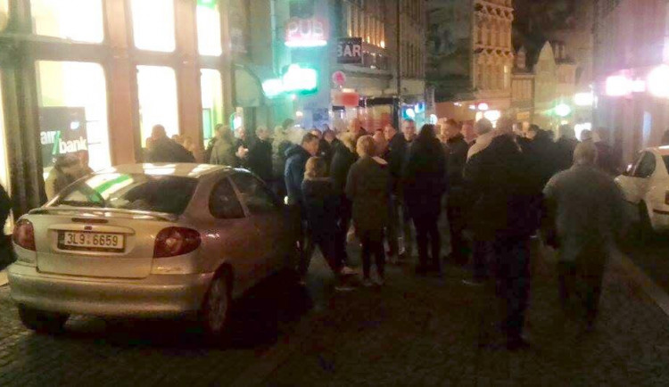 Holandští fanoušci večer v centru města