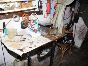 Nepořádek, všudypřítomné chemikálie  a zápach