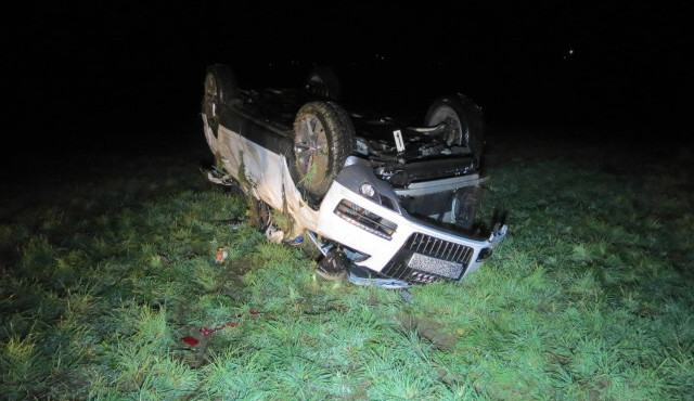 Dvacetiletý mladík zdemoloval na Frýdlantsku Audi Q7, škoda je půl druhého milionu