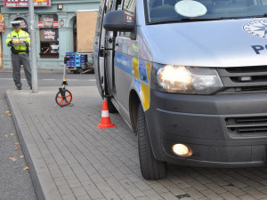 Neviditelní chodci v nebezpečí. V noci je riziko jejich úmrtí při nehodě až 4x vyšší než za dne