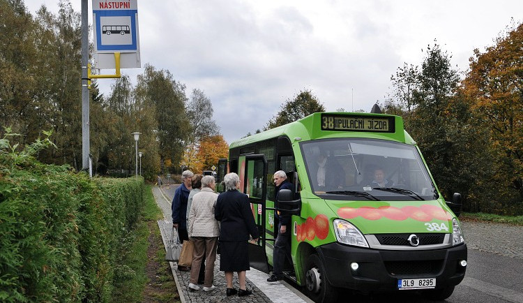 Mikrobus jezdí ke krematoriu už rok