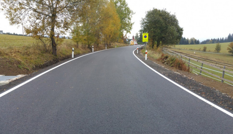 Silnice z Bedřichova do Hrabětic.