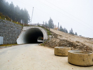 Tunel pod sjezdovkou na Ještědu je opraven. Dělníci odtěžili 990 kubíků zeminy