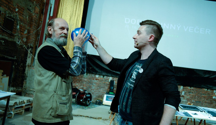 Injekce pro Varšavu. Na dobročinné akci se vybralo přes 100 tisíc