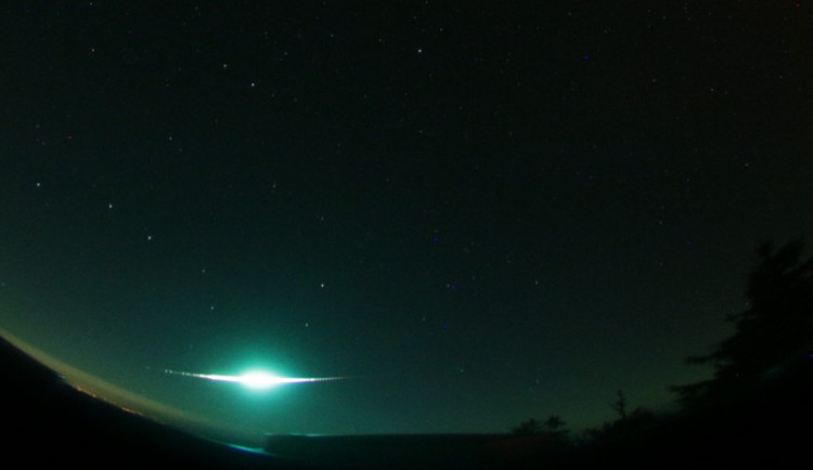 Záznam bolidu z 31. října v 19:05 pořízený stanicí na Lysé hoře