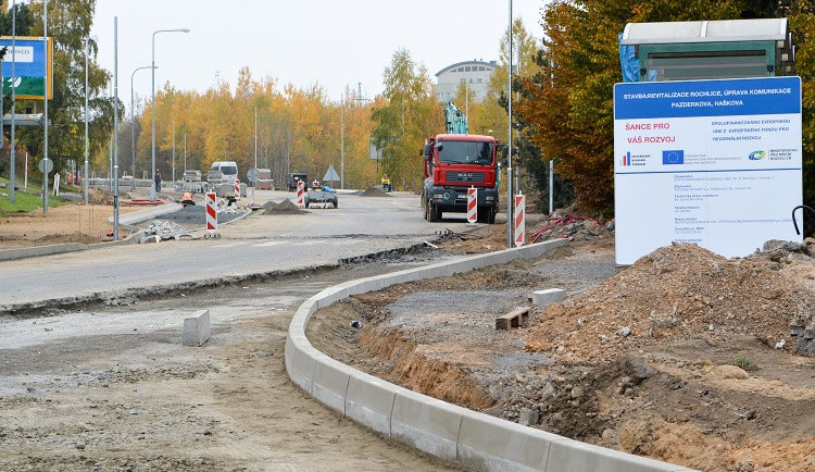 V Dobiášově ulici se začíná rýsovat nový kruhový objezd
