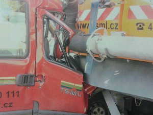 Nehoda na průtahu Libercem zkomplikovala technickým službám podzimní úklid