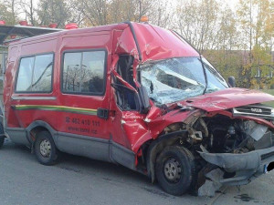 Nehoda na průtahu Libercem zkomplikovala technickým službám podzimní úklid