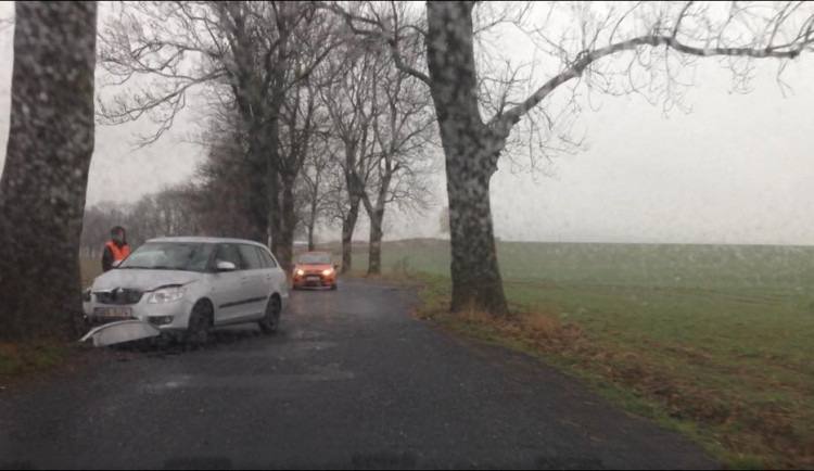 V aleji mezi Raspenavou a Krásným Lesem havarovala v sobotu další Fabie