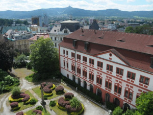 Koupit Liberecký zámek, nebo ne? Veřejná anketa bude nejdřív na konci zimy