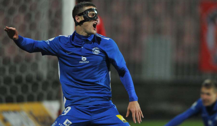 Herolind Shala právě v Brně skóroval, branku mu ale rozhodčí neuznal.