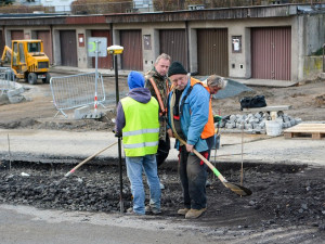 Za dva týdny se řidičům otevře nový kruhový objezd v Rochlici