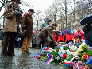 Na vzpomínkovém shromáždění v Liberci se sešly stovky lidí
