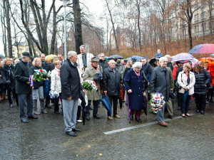 Na vzpomínkovém shromáždění v Liberci se sešly stovky lidí