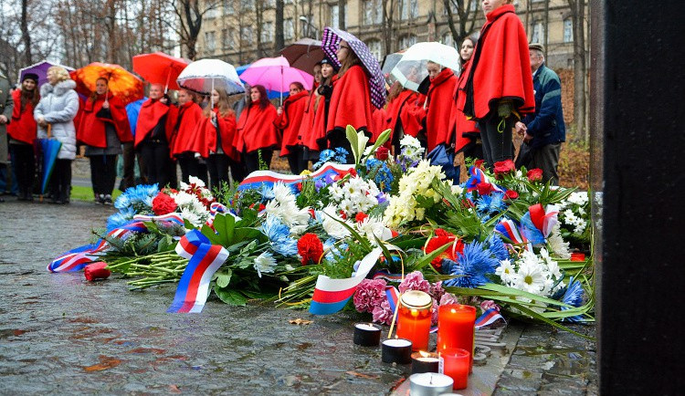 Na vzpomínkovém shromáždění v Liberci se sešly stovky lidí