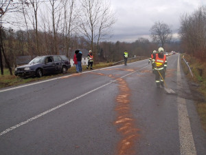 Silnici na Frýdlant v pátek zablokovala nehoda u přehrady Mlýnice